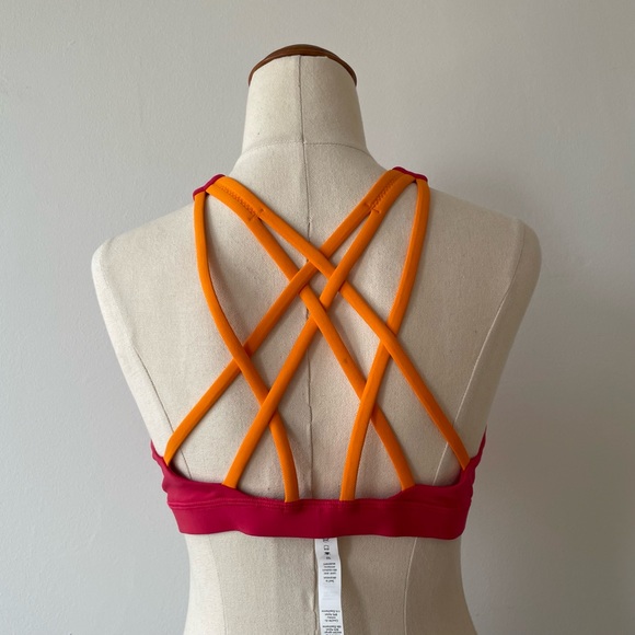 Lululemon high neck sports bra - Picture 2 of 4